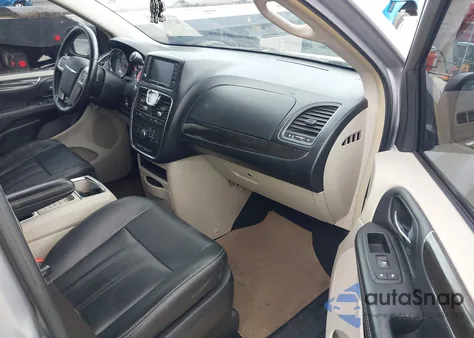 2015 Chrysler Town & Country Touring z USA, uszkodzony, nr VIN 2C4RC1BG1FR720811